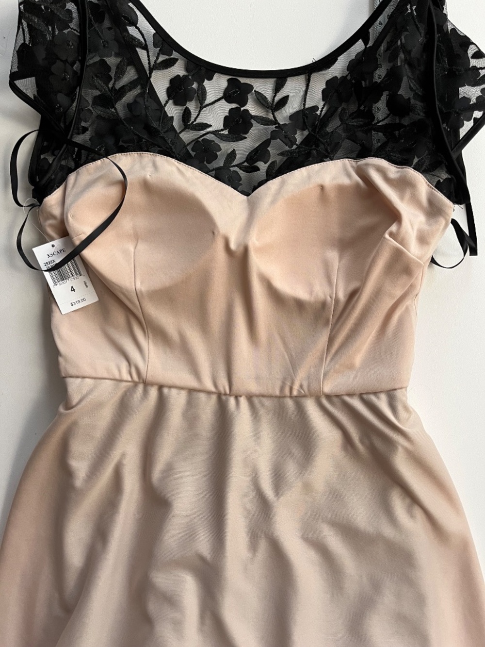 NWT XSCAPE Women’s 3-D Floral Overlay black and nude maxi dress size 4 - Picture 15 of 16